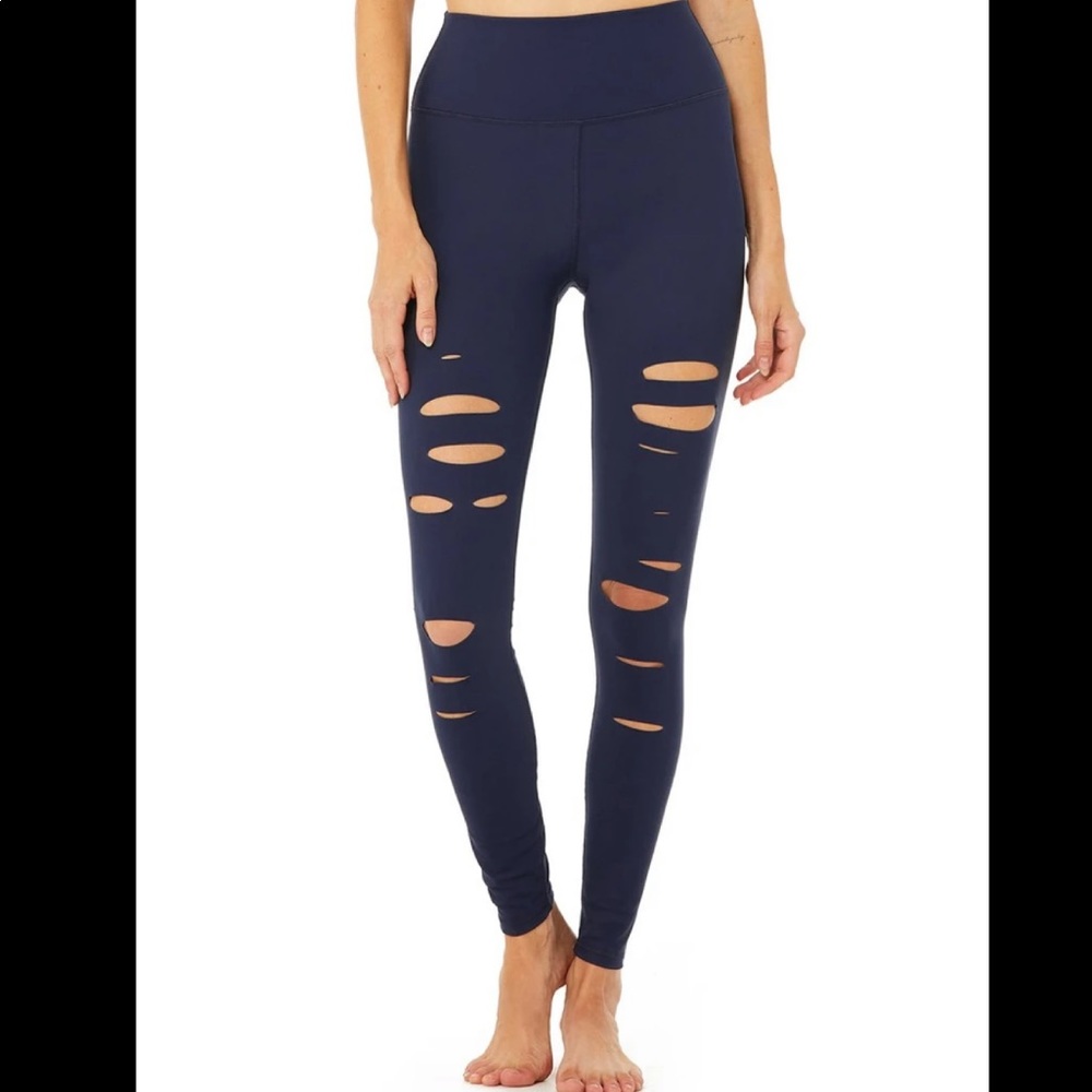 Alo Xs High waisted ripped warrior legging.